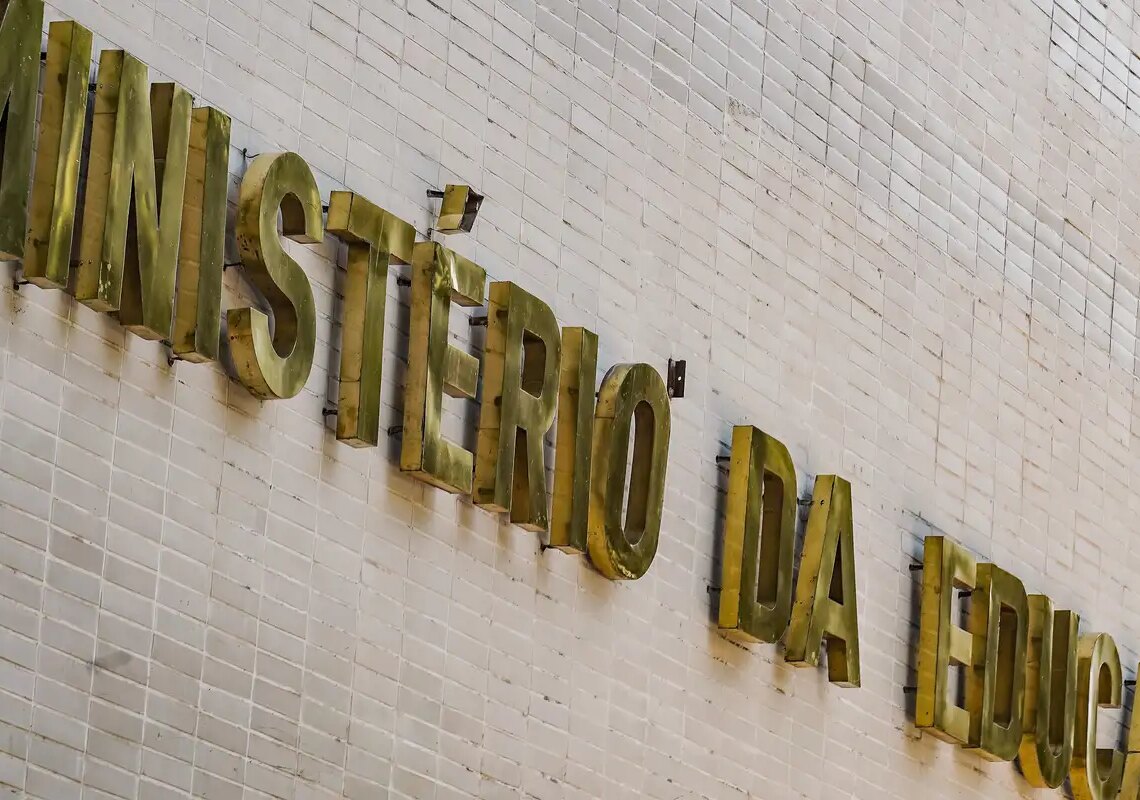 MEC lança curso de 180 horas para professores do ensino médio público