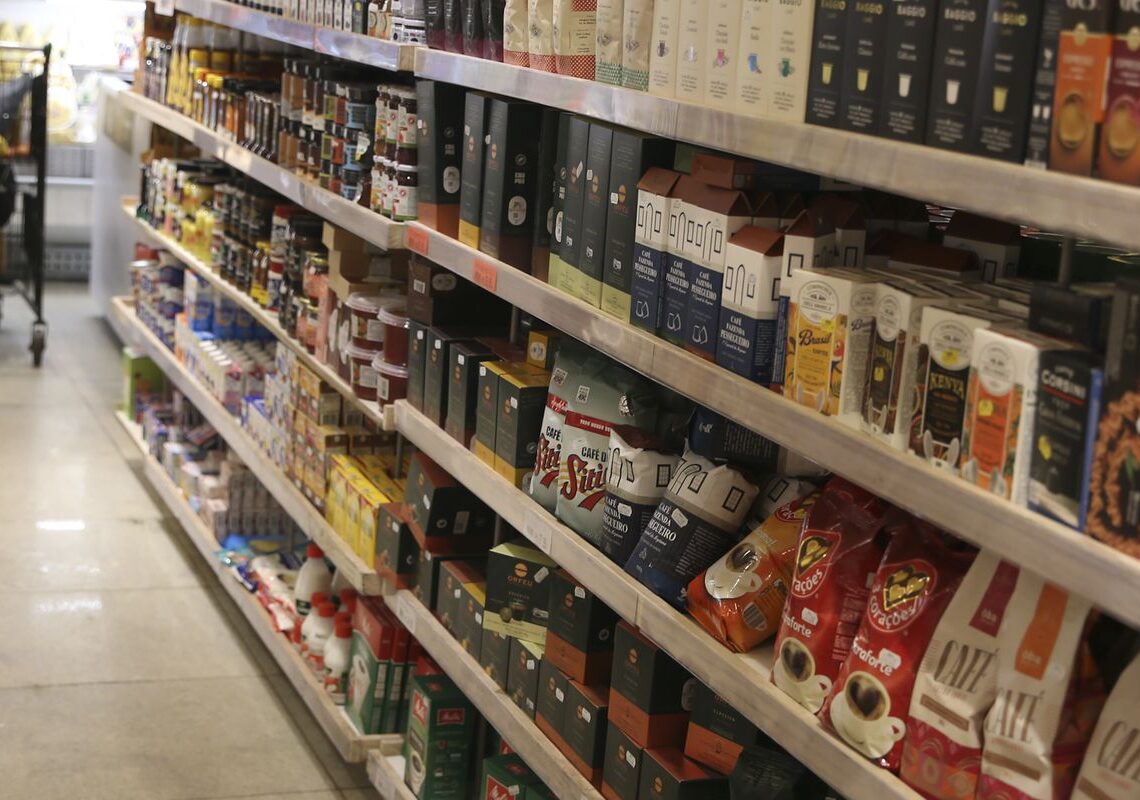 Consumo em supermercados cresceu 4% em julho, aponta Abras