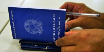 Brasil cria mais de 147 mil empregos com carteira assinada em agosto