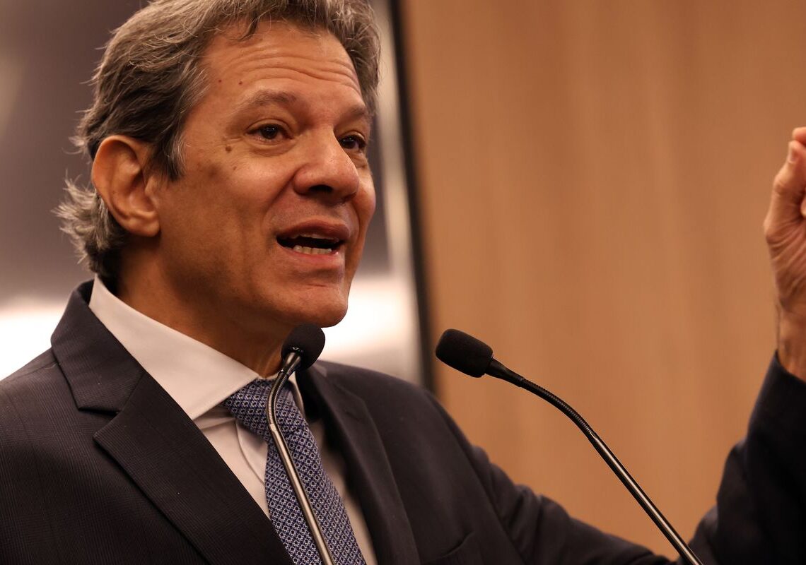 Haddad: atrelar votação da isenção do IR à da anistia é loucura