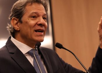 Haddad: atrelar votação da isenção do IR à da anistia é loucura
