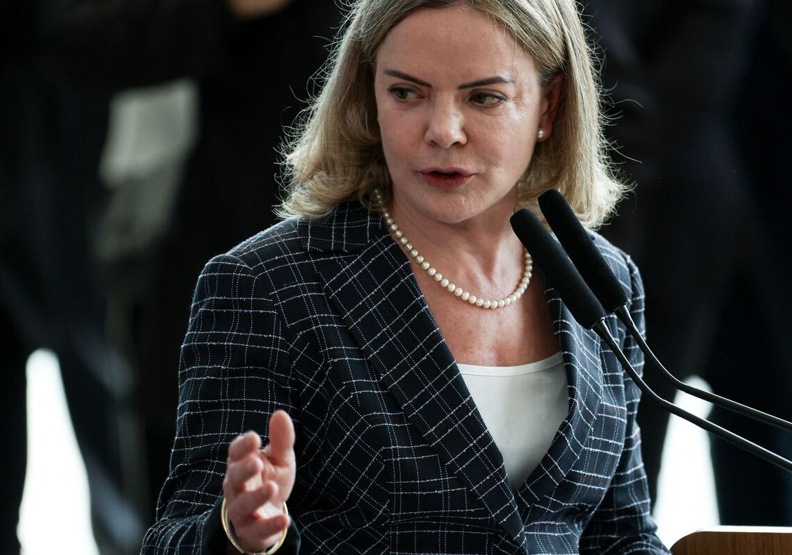 Gleisi critica EUA por fala de uso de “poder militar” contra Brasil