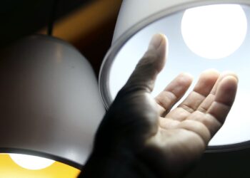 Gratuidade em conta de luz para baixa renda vai à sanção presidencial