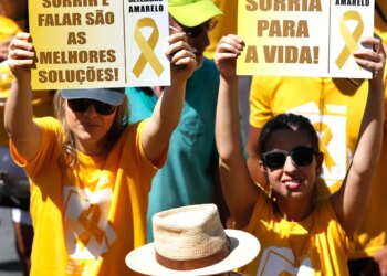 Pediatras alertam para aumento de autoagressão entre adolescentes