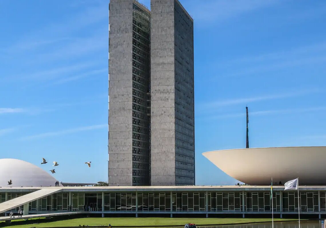 Senado aprova pena maior a quem fornecer drogas ou bebidas a menores