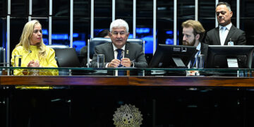 Sessão ressalta papel da ciência e da biologia para o futuro do país — Senado Notícias