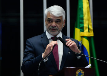 Humberto Costa assume presidência do Parlasul e destaca integração regional — Senado Notícias