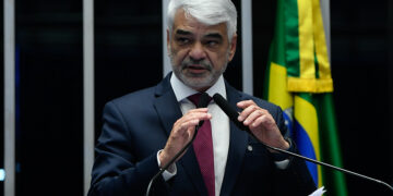 Humberto Costa assume presidência do Parlasul e destaca integração regional — Senado Notícias