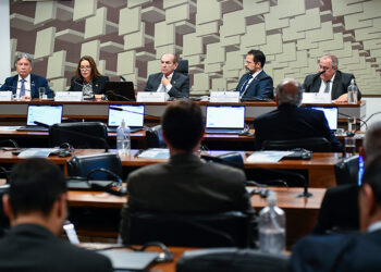 debatedores questionam atribuição do exame ao CFM — Senado Notícias