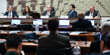 debatedores questionam atribuição do exame ao CFM — Senado Notícias