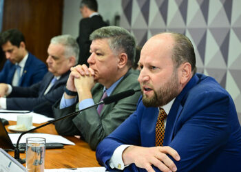 Nelson Wilians nega participação em fraudes e cala-se diante da CPMI — Senado Notícias