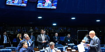 Ajuste em acordo Brasil-Argentina garante direitos de trabalhadores em emergências — Senado Notícias