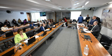 Comissão aprova condições especiais para jovens no primeiro emprego — Senado Notícias