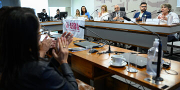 Debatedores defendem ação articulada para implementar Lei do Alzheimer — Senado Notícias