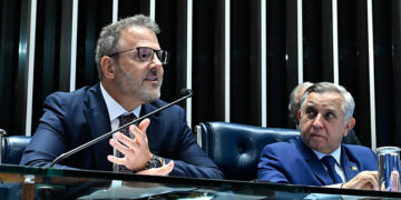 Defesa da democracia marca homenagem a associação dos procuradores — Senado Notícias