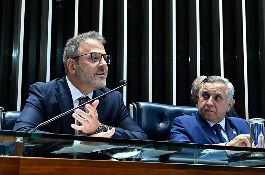 Defesa da democracia marca homenagem a associação dos procuradores — Senado Notícias