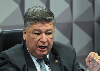 Carlos Viana expressa indignação com decisões que interferem com CPMI — Senado Notícias