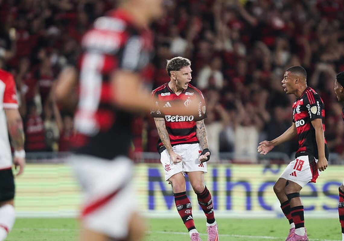 Com direito a gol relâmpago, Flamengo derrota Estudiantes no Maracanã