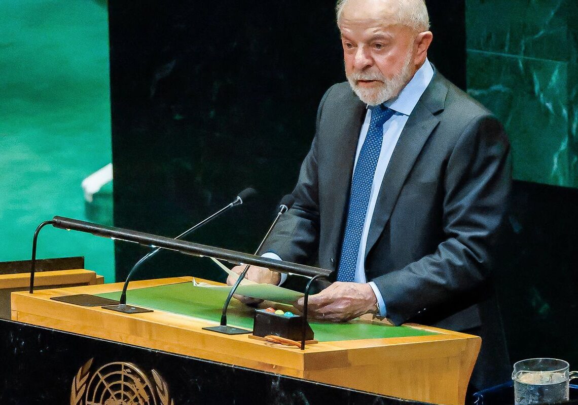 Lula diz que manifestações são “espetáculo da democracia”