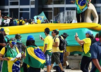 Cientista político vê onda bolsonarista enfraquecida após condenação