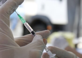 Casos de sarampo tiveram aumento de 34 vezes em 2025, alerta Opas