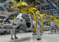 Produção industrial recua 0,2% em julho e acumula efeitos do juro alto