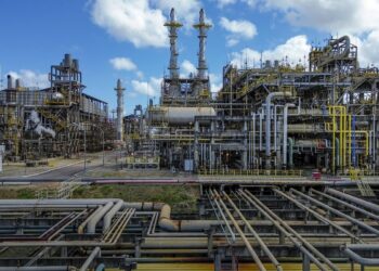 Faturamento da indústria subiu 5% em 2025, mostra CNI