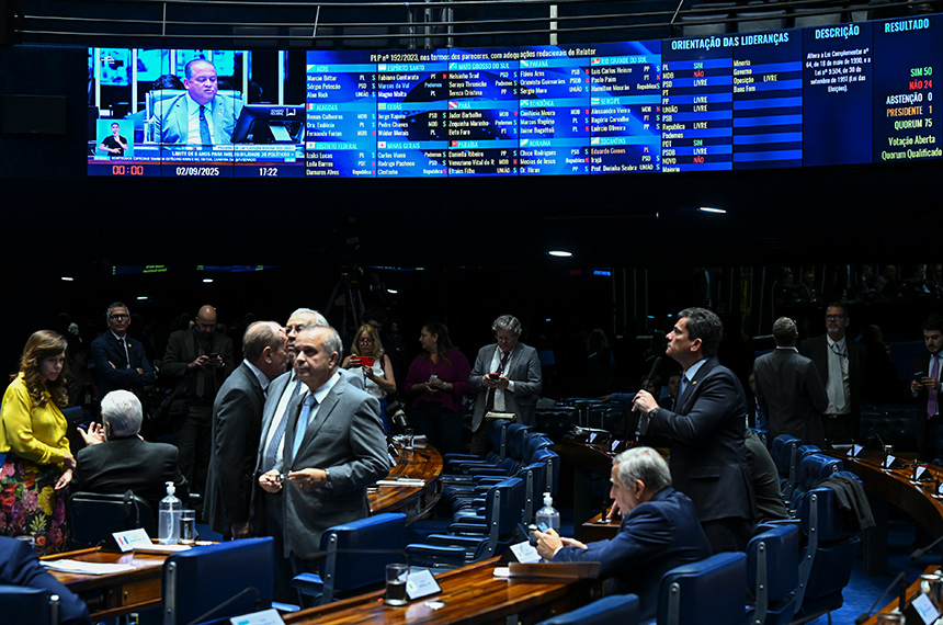 Aprovado projeto que unifica em oito anos o prazo de inelegibilidade — Senado Notícias