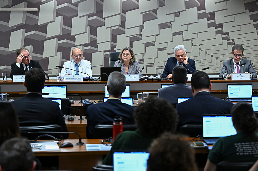 Debate demonstra resistência a Exame de Proficiência em Medicina — Senado Notícias