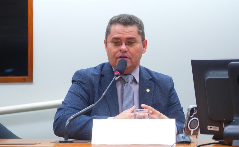 Comissão aprova regime prioritário para instalação de antenas em áreas rurais e vulneráveis – Notícias