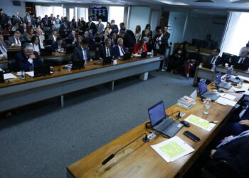 CCJ do Senado rejeita PEC da Blindagem por unanimidade