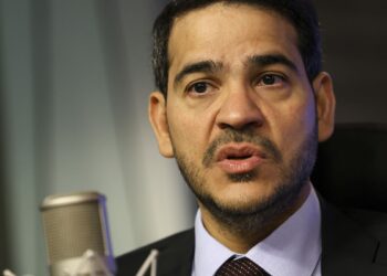 “Não vamos abrir mão da democracia”, diz Messias após visto revogado