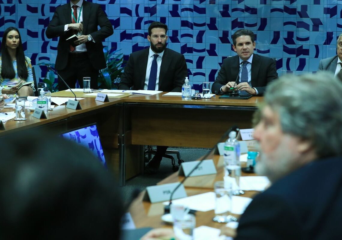 Líderes devem avaliar hoje isenção do IR até R$ 5 mil, diz Motta