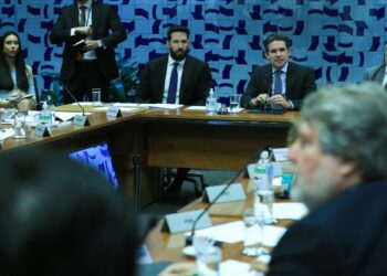 Líderes devem avaliar hoje isenção do IR até R$ 5 mil, diz Motta