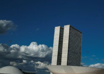 CCJ do Senado aprova relatório que regulamenta reforma tributária