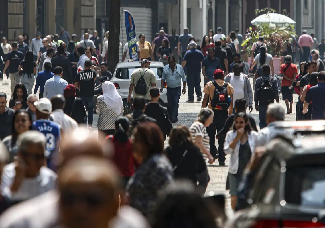 Mais de 6,5 milhões de famílias deixaram linha da pobreza em 2 anos