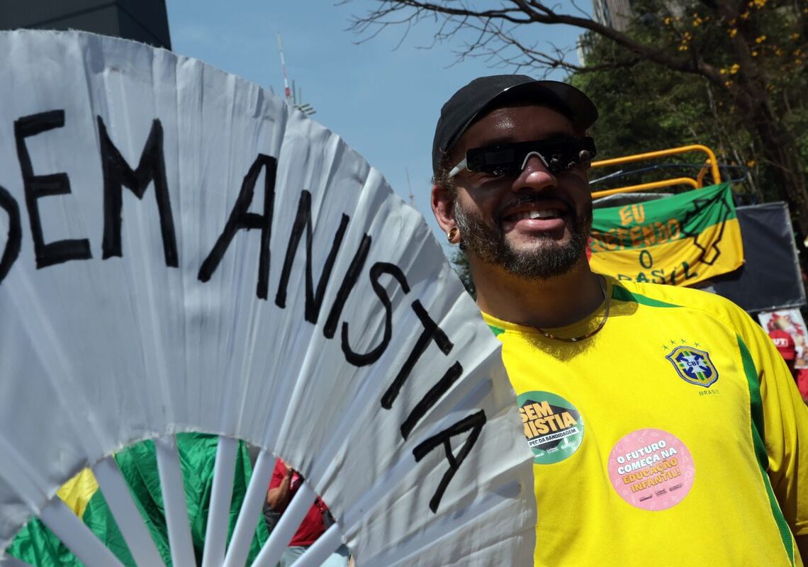 Ato no RJ com Caetano, Chico e Gil repudia anistia e PEC da Blindagem