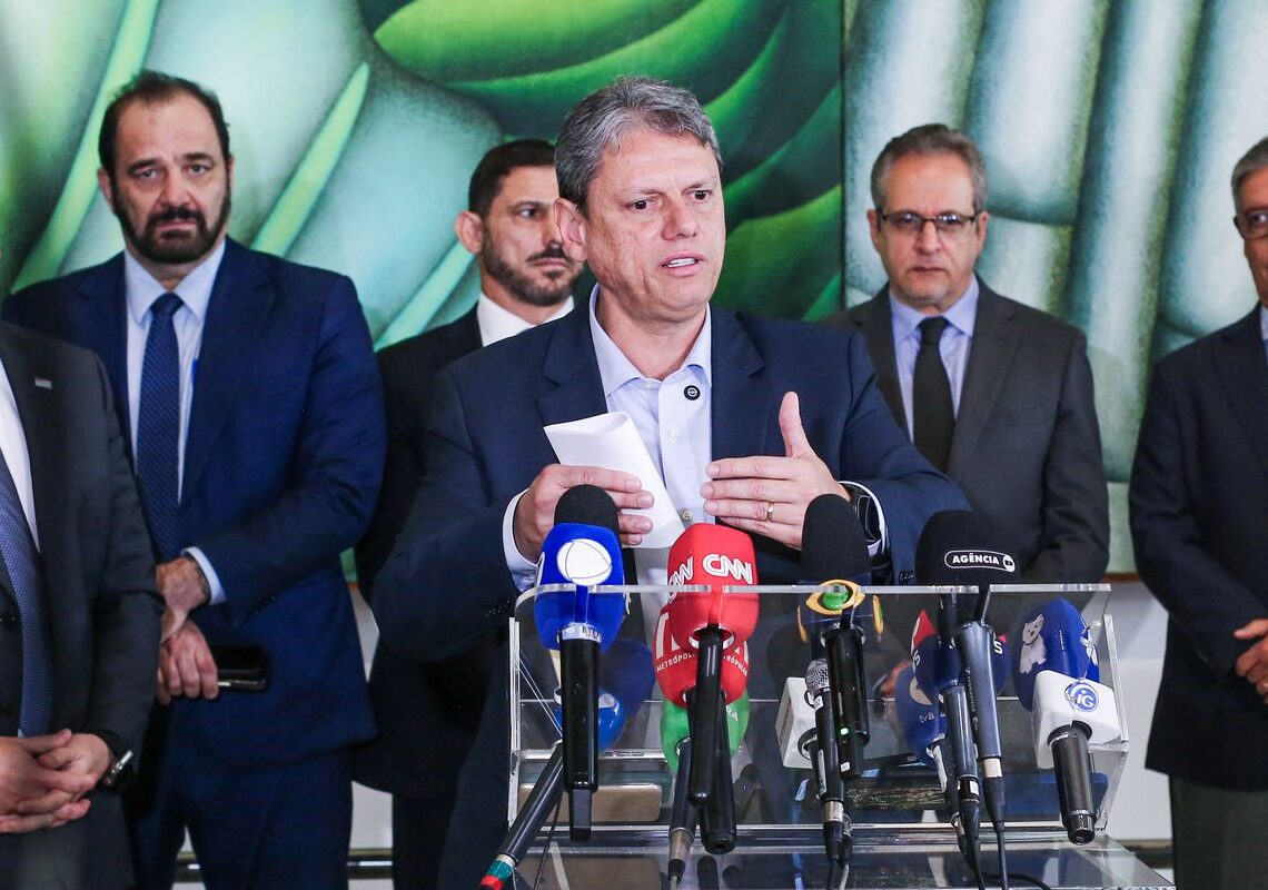 Tarcísio instala gabinete de crise para investigar metanol