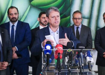 Tarcísio instala gabinete de crise para investigar metanol