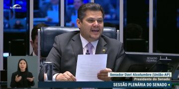Davi comemora Zap Delas, iniciativa de combate à violência política de gênero — Senado Notícias