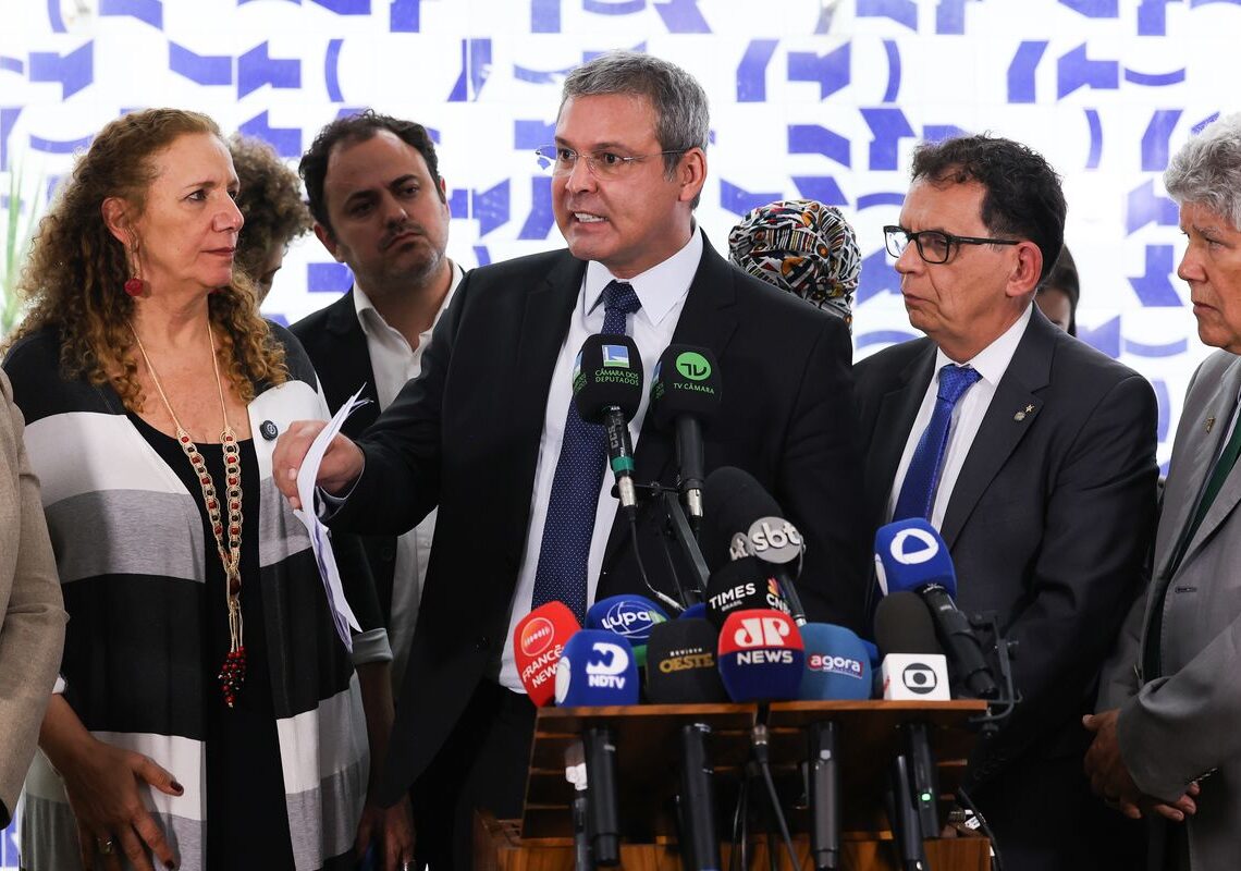 Operação policial no Rio tem críticas e defesas de deputados federais