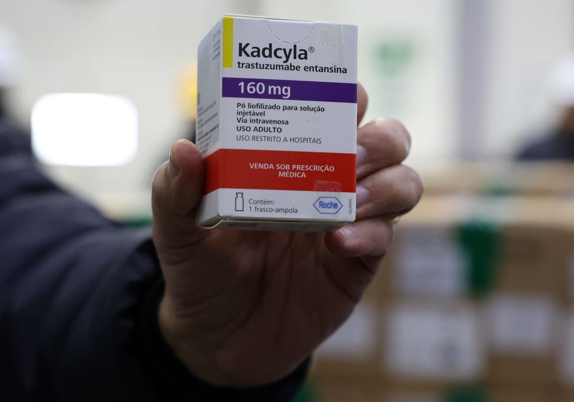Brasil recebe lote de medicamento para tratar câncer de mama no SUS