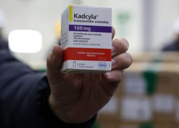 Brasil recebe lote de medicamento para tratar câncer de mama no SUS