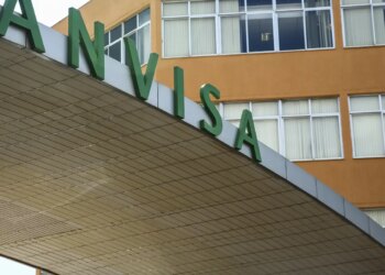 Anvisa suspende ampolas de glicose e importação de radiofármacos