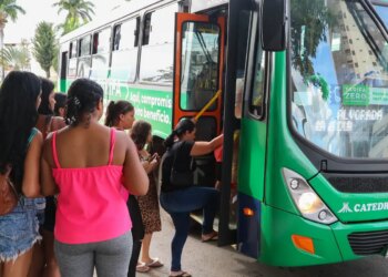 Setor de serviços cresce 0,1% em agosto e amplia recorde