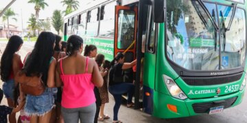 Setor de serviços cresce 0,1% em agosto e amplia recorde