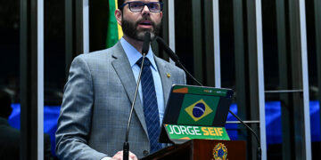 Seif alerta para riscos da superexposição de jovens — Senado Notícias