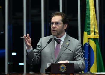 Plínio pede urgência para proposta que garante segurança e gratuidade do Pix — Senado Notícias