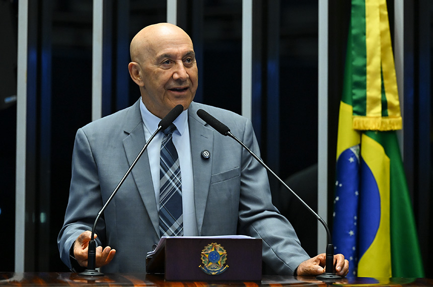 Confúcio cobra correção de perdas salariais de servidores dos ex-territórios — Senado Notícias