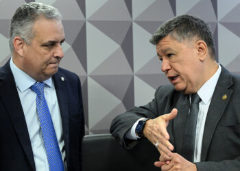 Carlos Viana afirma que depoente não consegue explicar enriquecimento — Senado Notícias